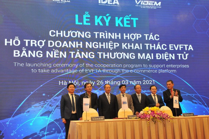 Ofrecen apoyo a las empresas vietnamitas para el desarrollo del comercio electrónico - ảnh 1