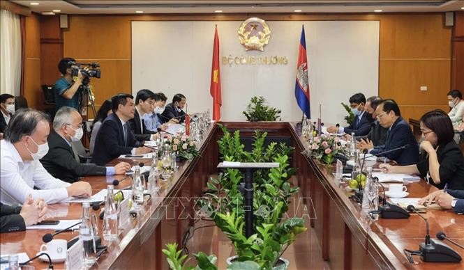 Vietnam y Camboya fortalecen cooperación en comercio, industria y energía - ảnh 1