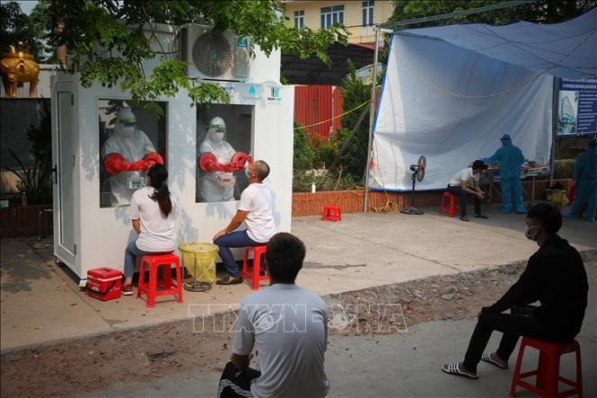 Bac Giang pone en marcha una cabina de pruebas de covid-19 de producción nacional - ảnh 1