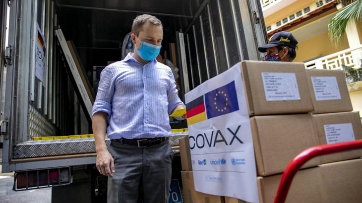 Vietnam acoge más de 2,6 millones de dosis de la vacuna estadounidense Pfizer - ảnh 1