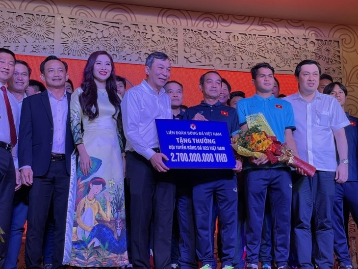 Celebración de la victoria de la selección vietnamita en el Campeonato Sub-23 del Sudeste Asiático - ảnh 1