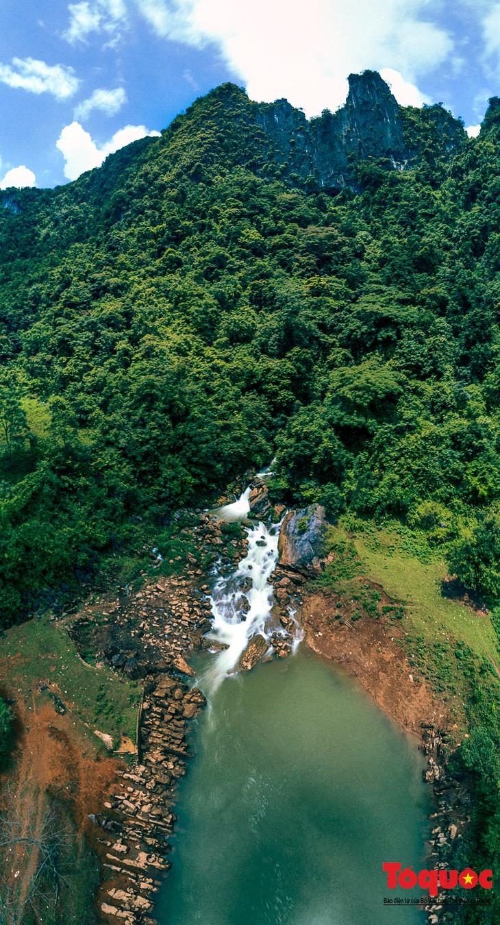 La belleza de la montaña “Ojo divino” en Cao Bang - ảnh 12