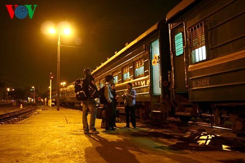 夜のハノイ駅 - ảnh 5