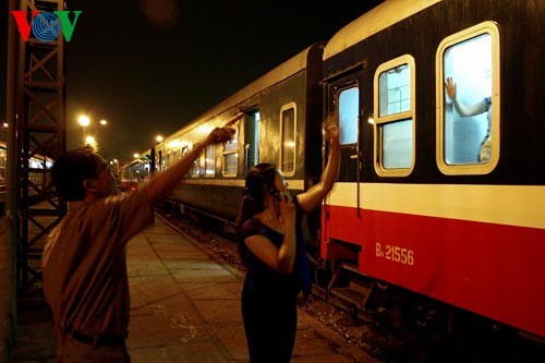 夜のハノイ駅 - ảnh 7