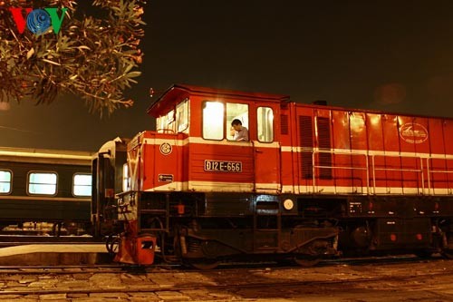 夜のハノイ駅 - ảnh 8