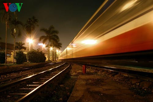 夜のハノイ駅 - ảnh 12