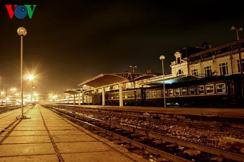 夜のハノイ駅 - ảnh 13