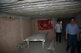総統官邸の地下壕―ハノイ上空デェンビエンフー作戦の遺跡 - ảnh 2