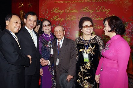 母国ベトナムで旧正月テトを過ごす国外在留ベトナム人  - ảnh 1