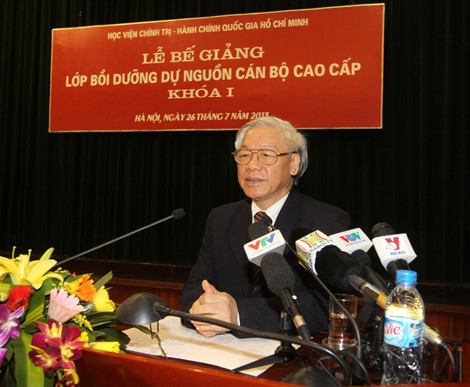 ホーチミン政治行政学院、2013年度の高級幹部育成コースの終業式を行なった - ảnh 1