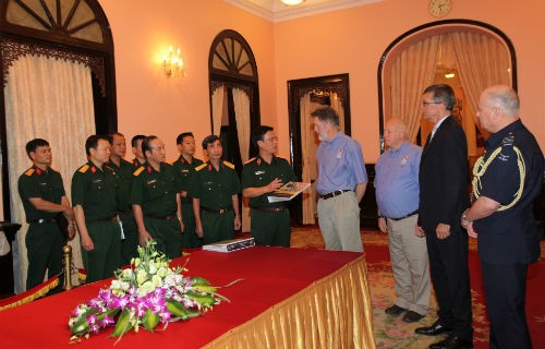 豪企業、ベトナムに戦争現物を返還 - ảnh 1