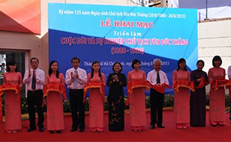 故トン国家主席生誕記念活動 - ảnh 1