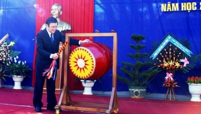 サン主席、ブイ・ティ・スアン高校の始業式に参列 - ảnh 1