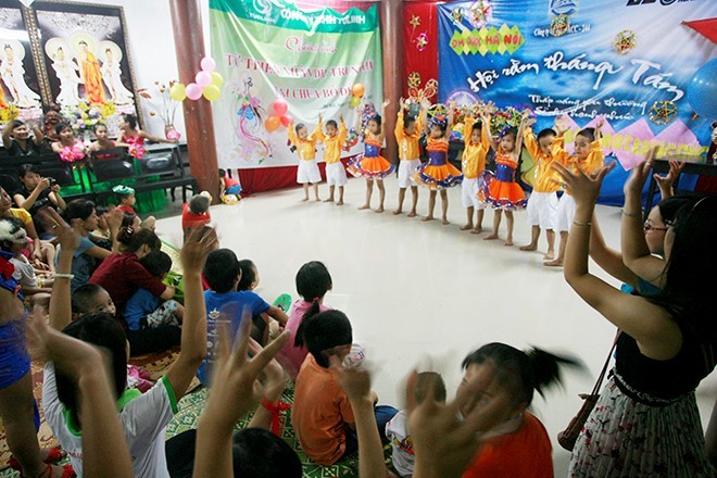 各地で中秋節を迎える活動 - ảnh 1