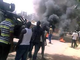 ナイジェリア大学寮襲撃で40人死亡  - ảnh 1