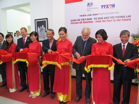 写真展「過去から未来へベトナム・イギリス関係」 - ảnh 1