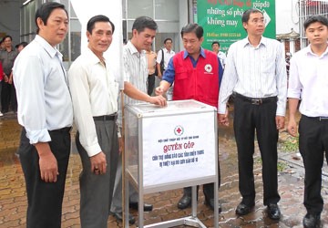 国内各地、中部の台風被災者支援のために690億ドン寄付 - ảnh 1