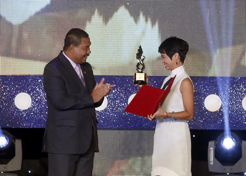 ＶＯＶ、ＡＢＵの特別賞を受賞 - ảnh 1