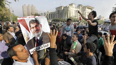 エジプト、モルシ前大統領初公判 - ảnh 1