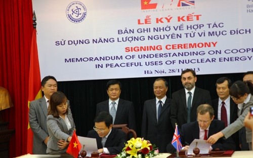 科学省、英国との核エネ協力覚書に調印 - ảnh 1