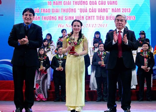 女子大学生を対象にするゴールデンボール賞 - ảnh 1