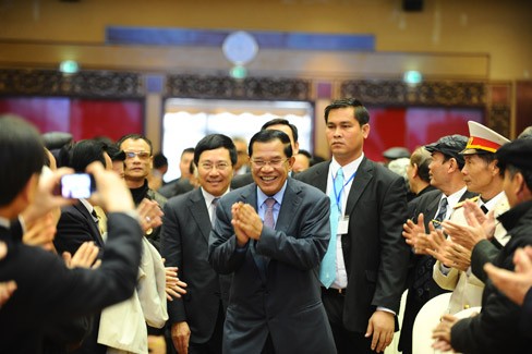 フンセン首相、ベトナム訪問終える - ảnh 1