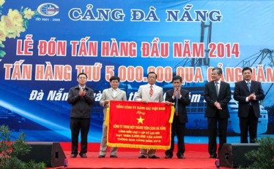 ダナン港、2014年の活動を開始 - ảnh 1