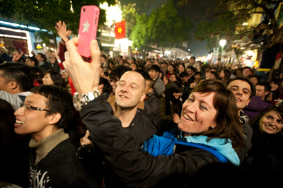 ベトナムテトを楽しむ外国人 - ảnh 1