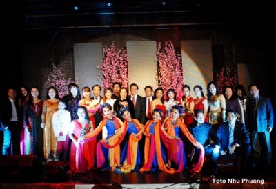 チェコで正月テト祭り - ảnh 1