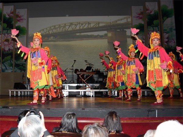 「フランスにおけるベトナム年」、開幕 - ảnh 1