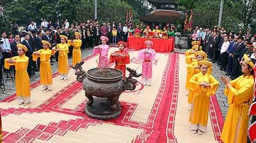 フート省、国の祖の命日を記念する式典開催 - ảnh 1