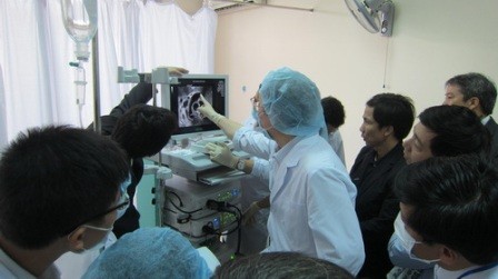 医薬大学で胃腸内視鏡検査に関する国際シンポ - ảnh 1