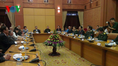 中国の元軍事顧問の親族代表団が越訪問中 - ảnh 1