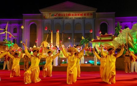 バクリエウ省、第1回民謡フェス開幕 - ảnh 1