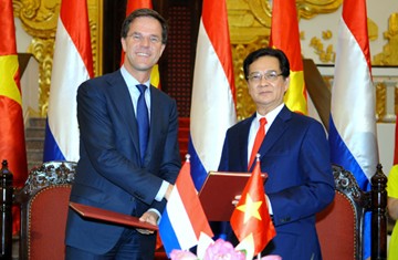 ズン首相、オランド首相と会談 - ảnh 1