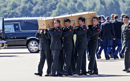 マレーシア機撃墜で、オランダ全土が悲しみに鳴り響く追悼の鐘 - ảnh 1