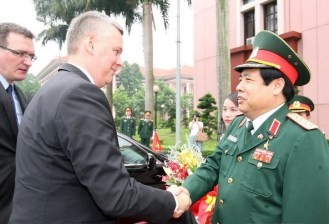 タイン国防相、ポーランド軍事代表団と会見 - ảnh 1