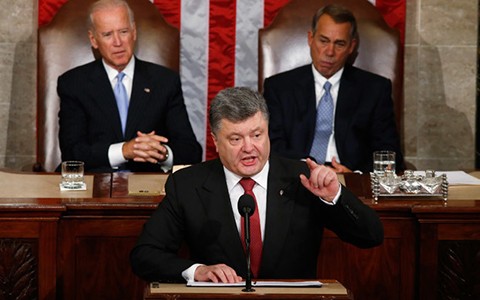 オバマ政権、ウクライナに武器供与はせず追加支援 - ảnh 1