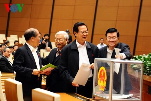 国内外世論、信任投票に関心 - ảnh 1