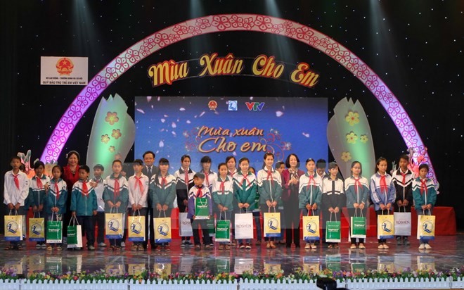 貧しい家庭の子ども支援プログラム - ảnh 1