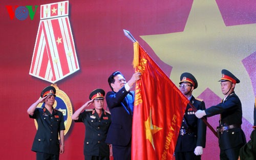 ズン首相、１７５号軍医病院創立記念式典に列席 - ảnh 1