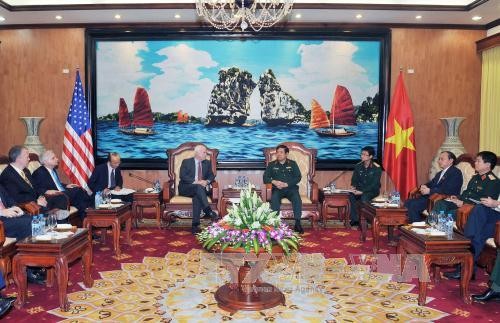 タイン国防大臣、ジョンマケイン米国上院議員と会見 - ảnh 1