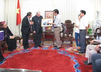 バチカンの特派員、コントゥム省を訪問 - ảnh 1