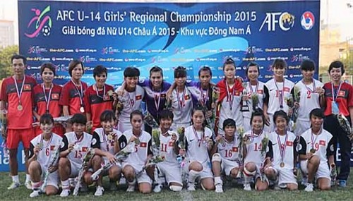 ベトナム、ASEANのU14女子サッカー大会で優勝 - ảnh 1