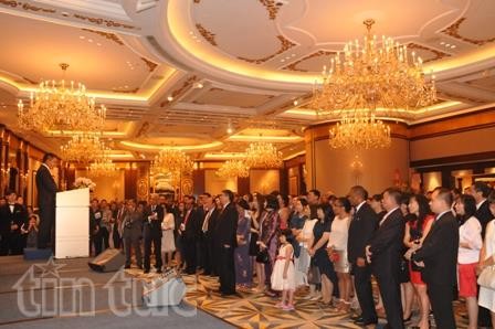 各国駐在ベトナム大使館、独立記念日を祝う - ảnh 1