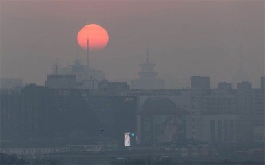 北京の深刻な大気汚染、「赤色警報」再発令で緊急措置 - ảnh 1