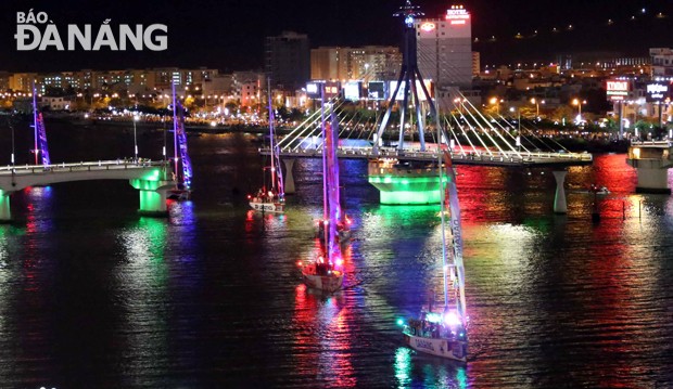  ダナンのハン川でヨットパレードを行う - ảnh 1