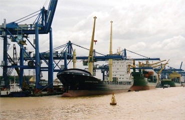  年初以来、輸出超過額8億6500万ドルに達する - ảnh 1