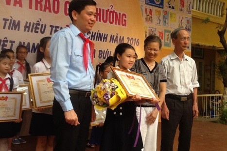 切手収集・理解に関する児童のコンクールの授賞式 - ảnh 1