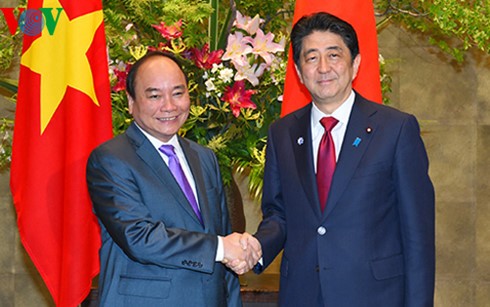 日越首相 協力強化を合意 - ảnh 1